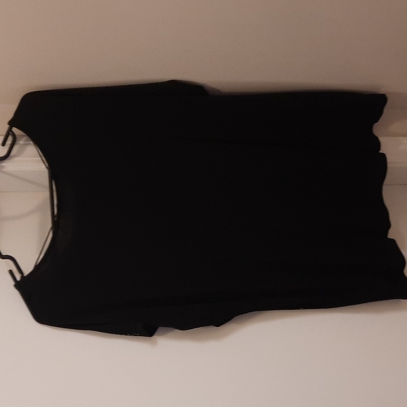 🌻 2/$30 Batwing Top with Studs - Picture 2 of 4